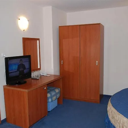 Italia نيسيبار