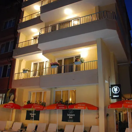 Italia فندق